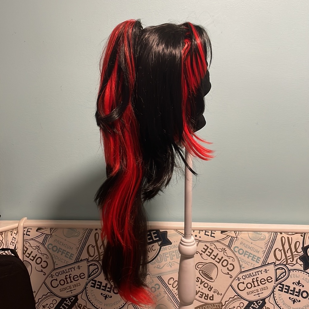 Cosplay red and black 2 piece wig